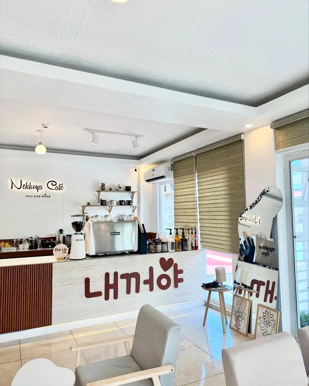 The café counter with its red 내꺼야 hangul sign and espresso machine